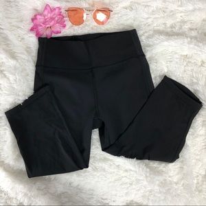Lululemon cropped black leggings. Size 6